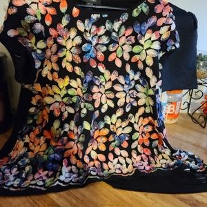 This is a brand new Blouse by Designer Karen Kane.